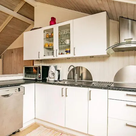 Three-bedroom Holiday In 5