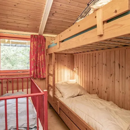 Three-bedroom Holiday In 5 *