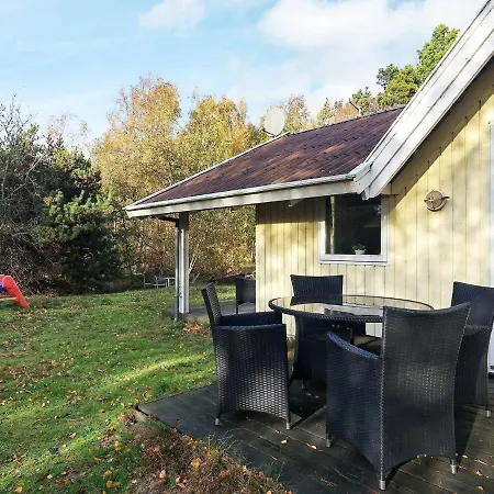 Three-bedroom Holiday In 5 *