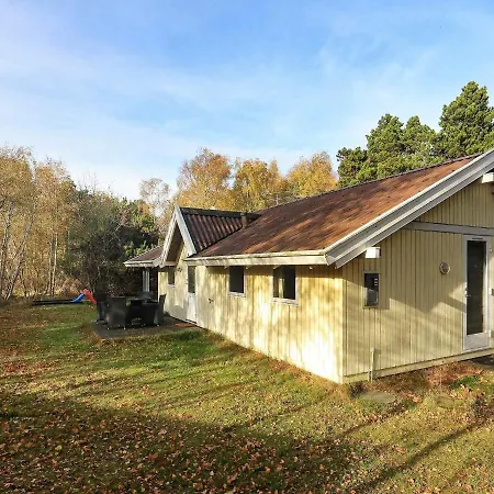 Three-bedroom Holiday In 5 *